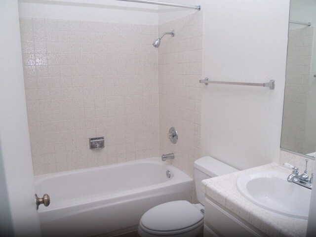 Building Photo - Coming soon....Spacious 4BR Townhome in Desirable Tiburon Community – Carlsbad