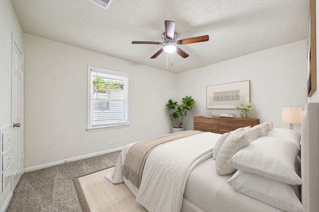 Building Photo - 2511 Evergreen Dr