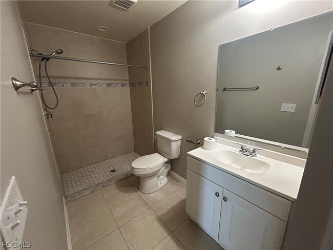 Building Photo - 527 SE 6th Pl