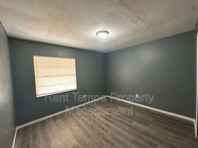 Building Photo - 8304 N Mulberry St