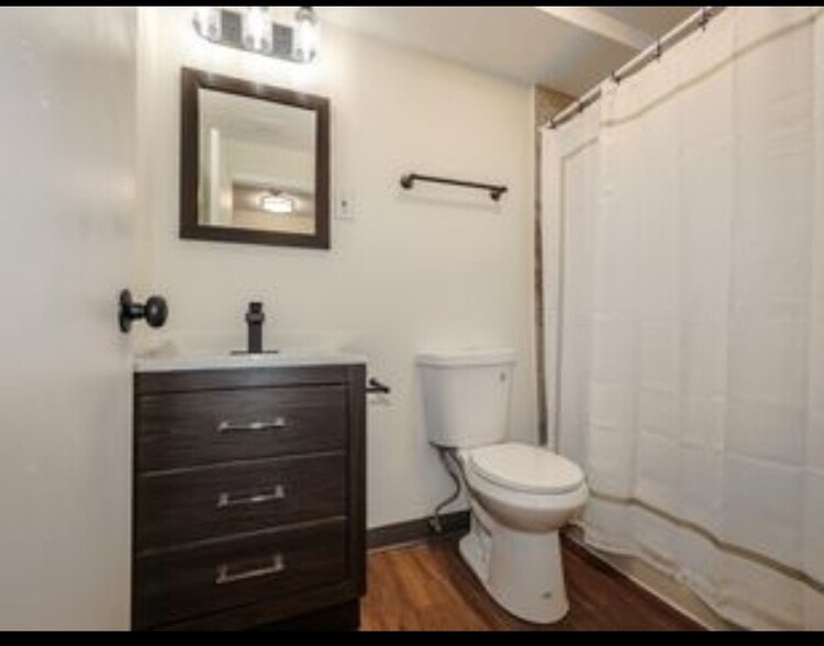 Renovated bathroom - 16 Tiffany Rd