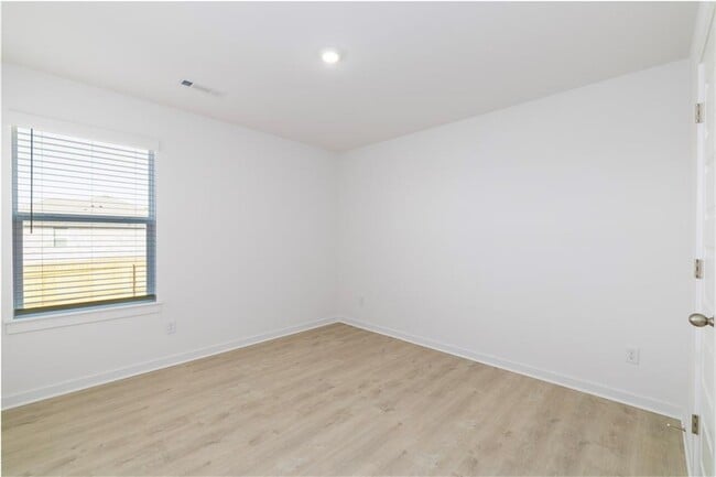 Building Photo - 581 Crystal Dr