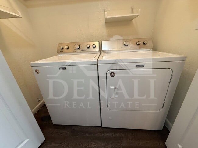 Building Photo - 2073 N Sunset Dr