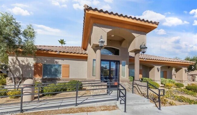 Building Photo - 7701 W Robindale Rd