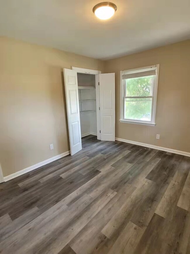 Building Photo - 520 Williamsburg Rd