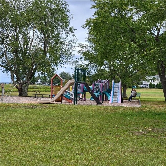 Building Photo - 33 Sakonnet Dr