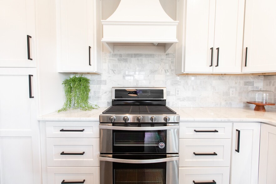 Building Photo - 1033 S Westyn Loop