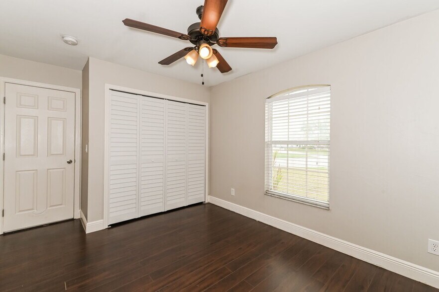 Building Photo - 845 SW 37th Ln