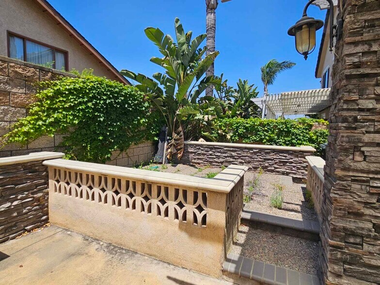Building Photo - 11871 Mahogany Dr