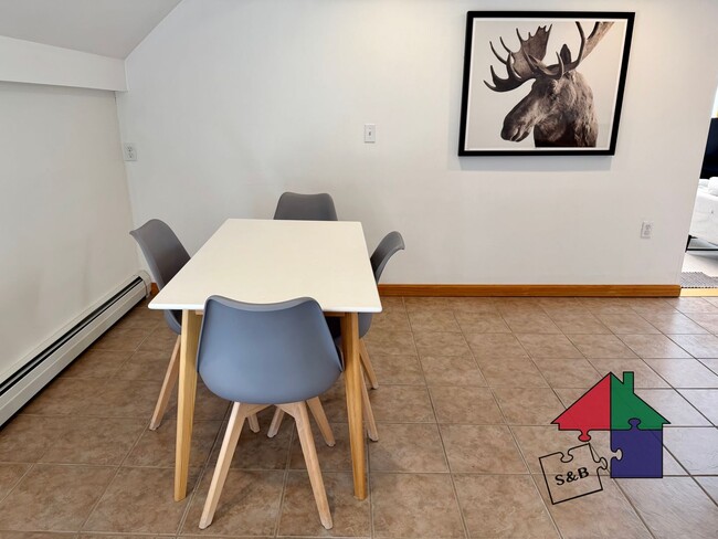 Building Photo - 112 Main St