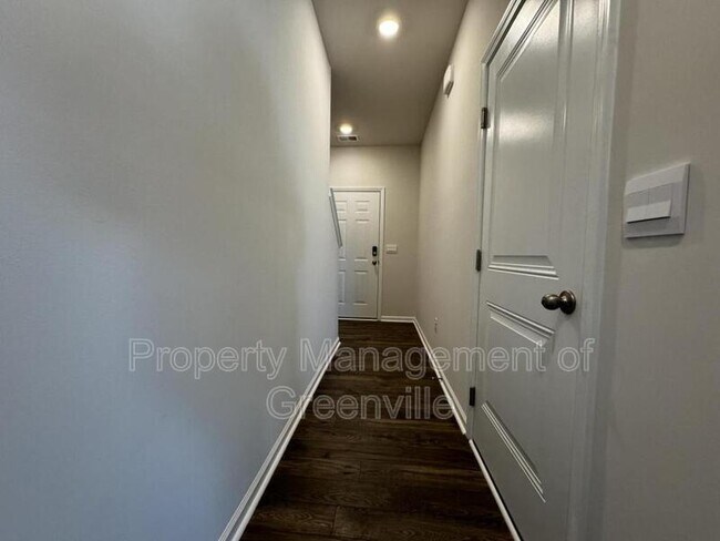 Building Photo - 745 Embark Cir
