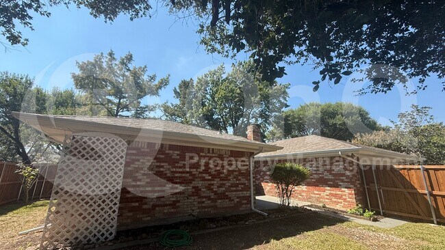 Building Photo - 208 Glenwick Pl