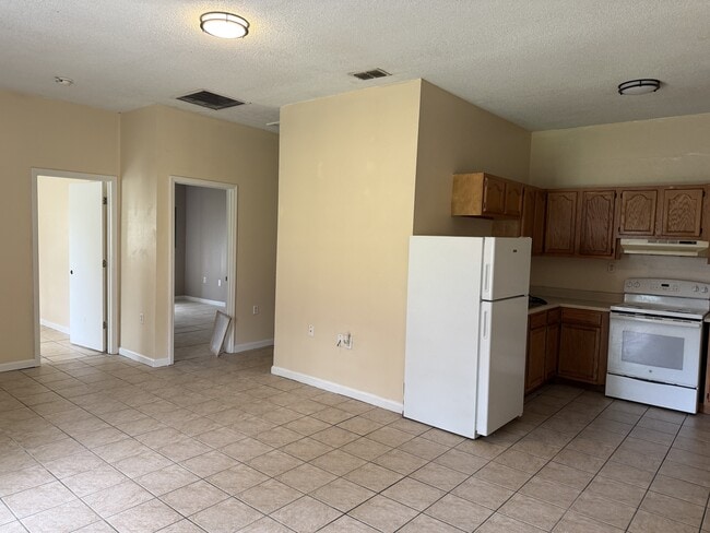 Building Photo - 604 US-221
