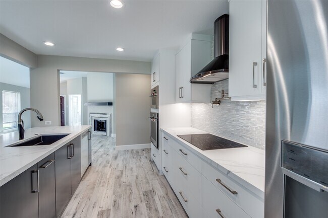 Building Photo - 3331 Hemingway Dr