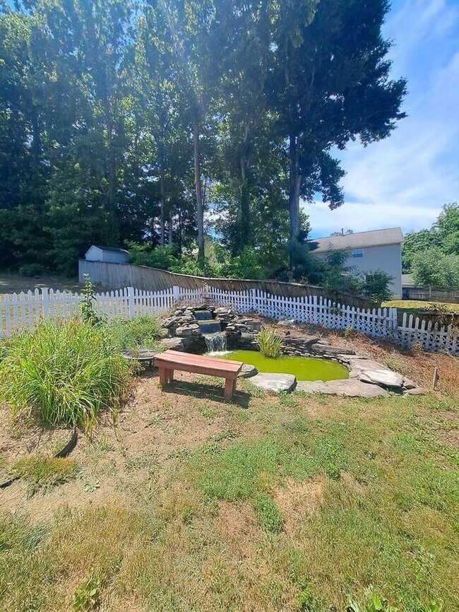 Building Photo - Amazing 4 Bedroom, 4 Bath SFH Corner Lot, ...