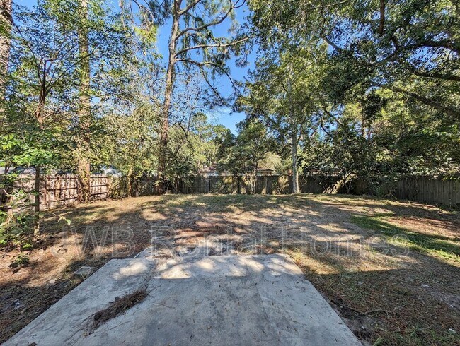 Building Photo - 3025 Armstrong St