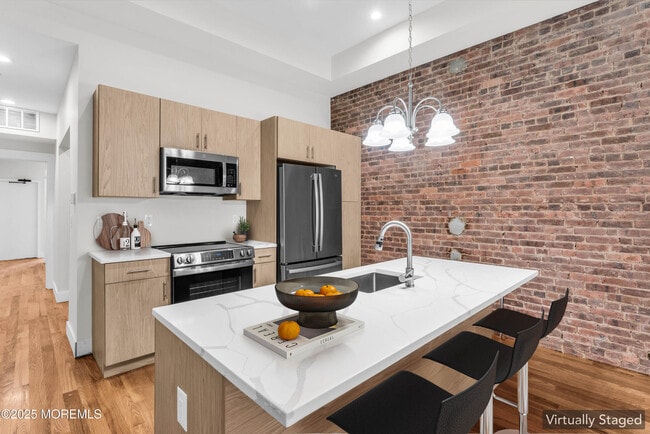 Building Photo - 7 Broad St