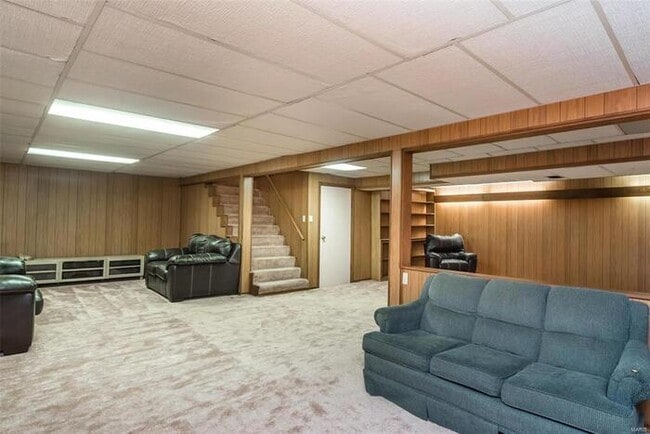 Building Photo - Fantastic 3bd/3ba home! Coming soon!