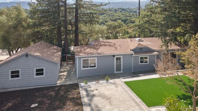 Building Photo - 789 Cañada Rd