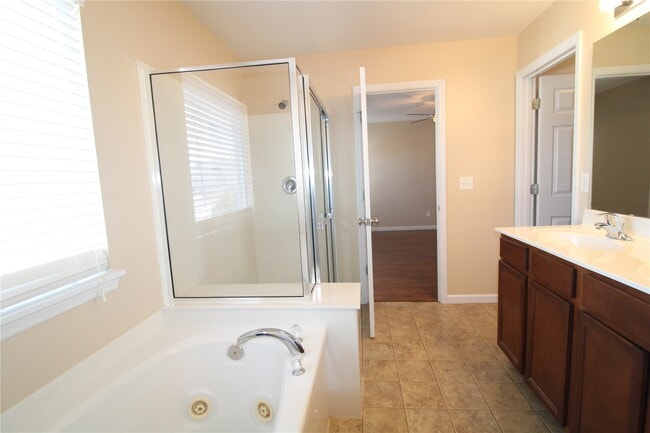 Building Photo - 643 Country Heights Dr