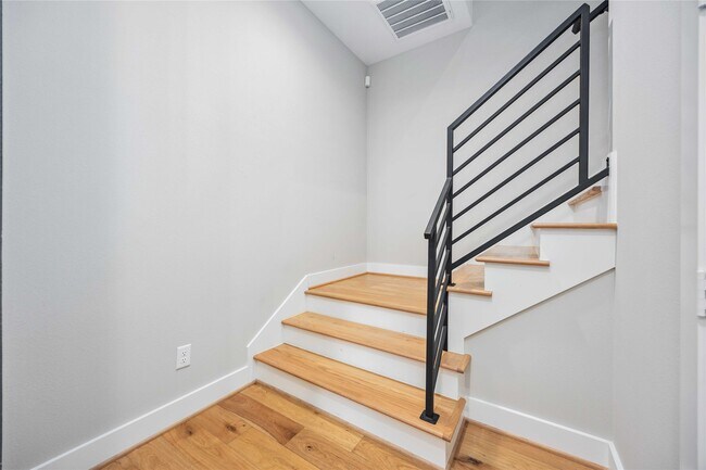 Building Photo - 5821 Kansas St