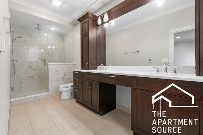 Building Photo - 1324 W Grand Ave