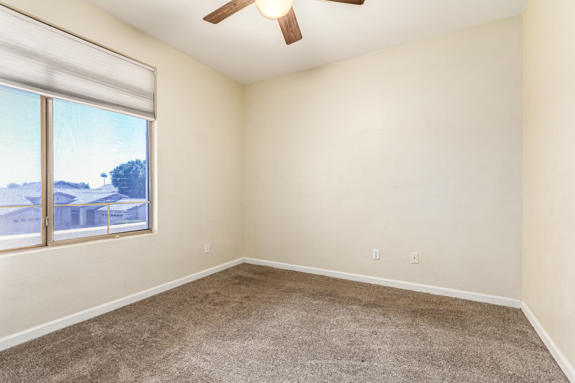 Building Photo - 6804 W Lone Cactus Dr