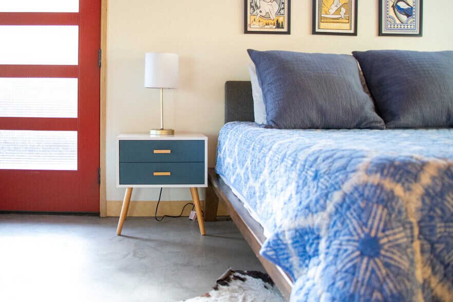 Building Photo - 602 N Willson Ave