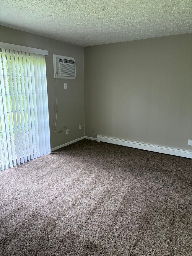 Building Photo - Green Acres - 4943-4959
