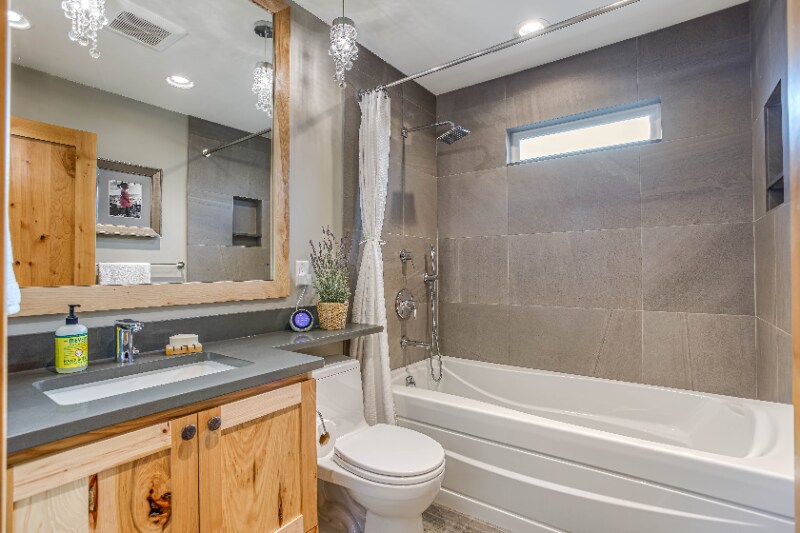 Building Photo - 1221 Commercial St