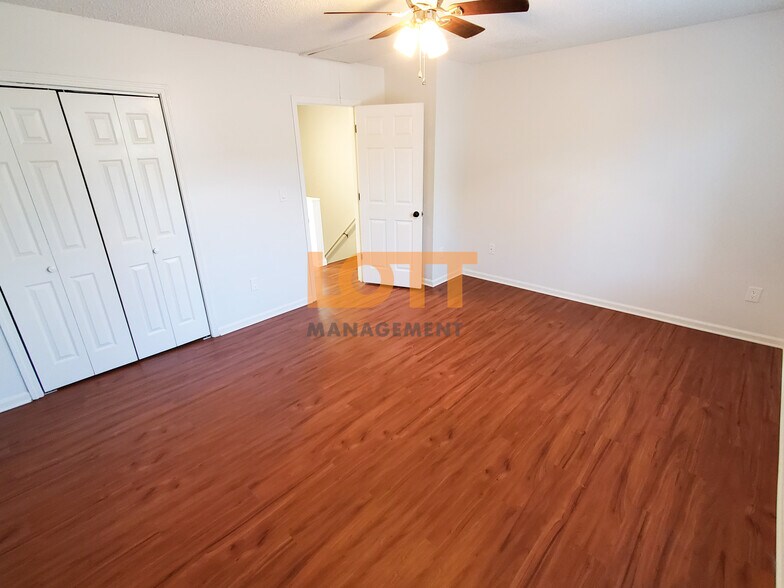 Building Photo - 32 Huntsfield Dr