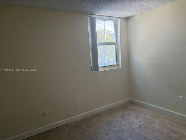 Building Photo - 915 NW 1st Ave