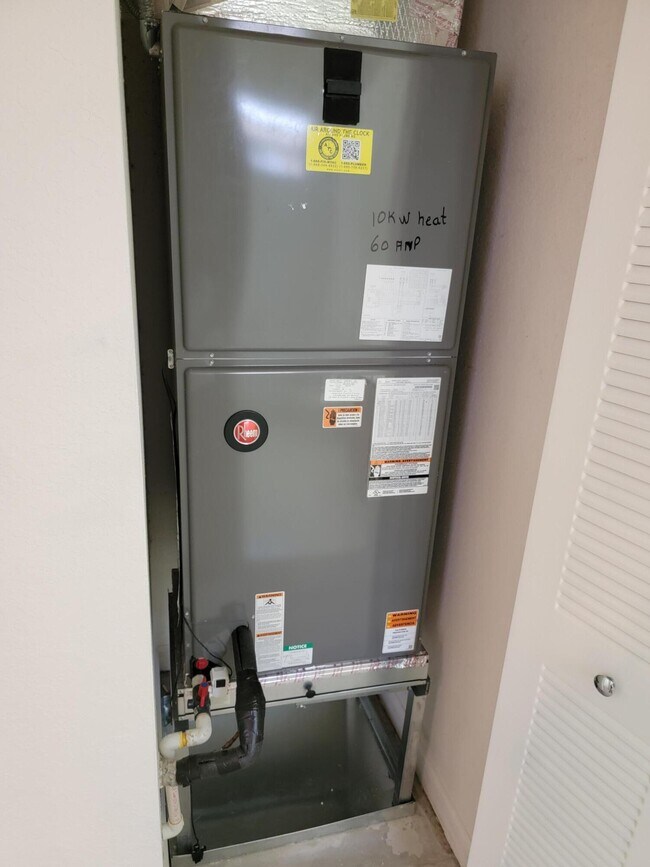 Building Photo - 685 Pacific Grove Dr