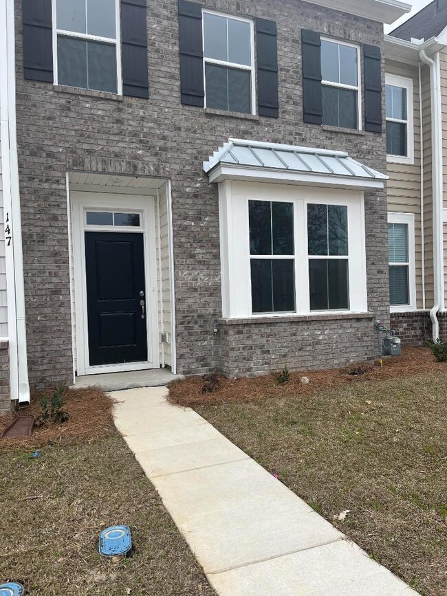 Building Photo - 147 Pine Gate Dr