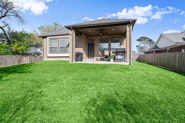 Building Photo - 9871 Twin Shores Dr