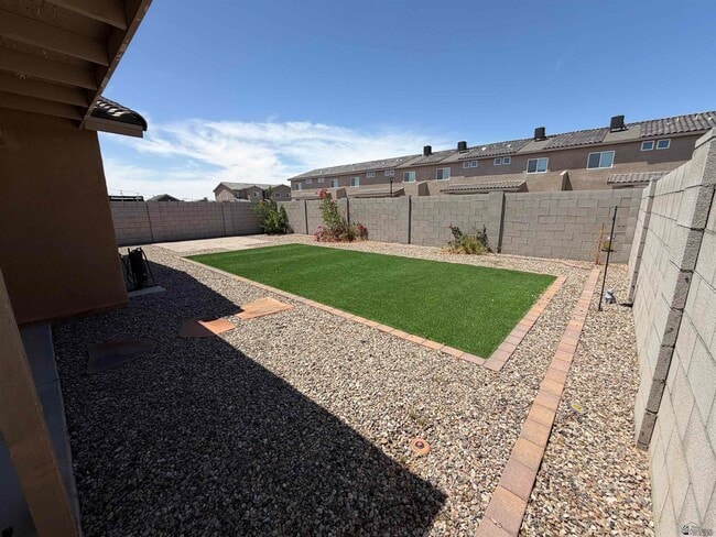 Building Photo - 4428 S Cholla Wy