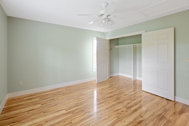 Building Photo - Modern Kenilworth Home