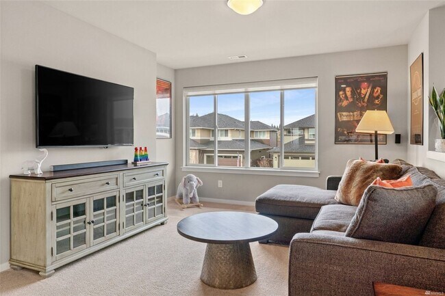 Building Photo - Beautiful 4 bed/2.5 bath dream home in Mon...