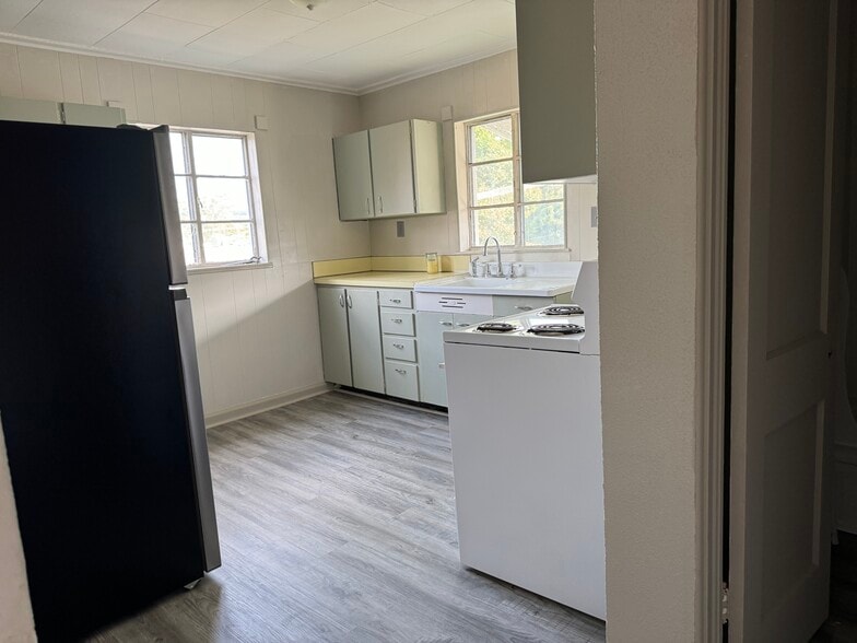 Building Photo - 2409 Myers Ave