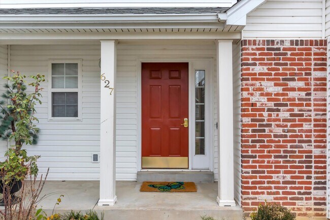 Building Photo - 627 Fox Hill Estates Dr