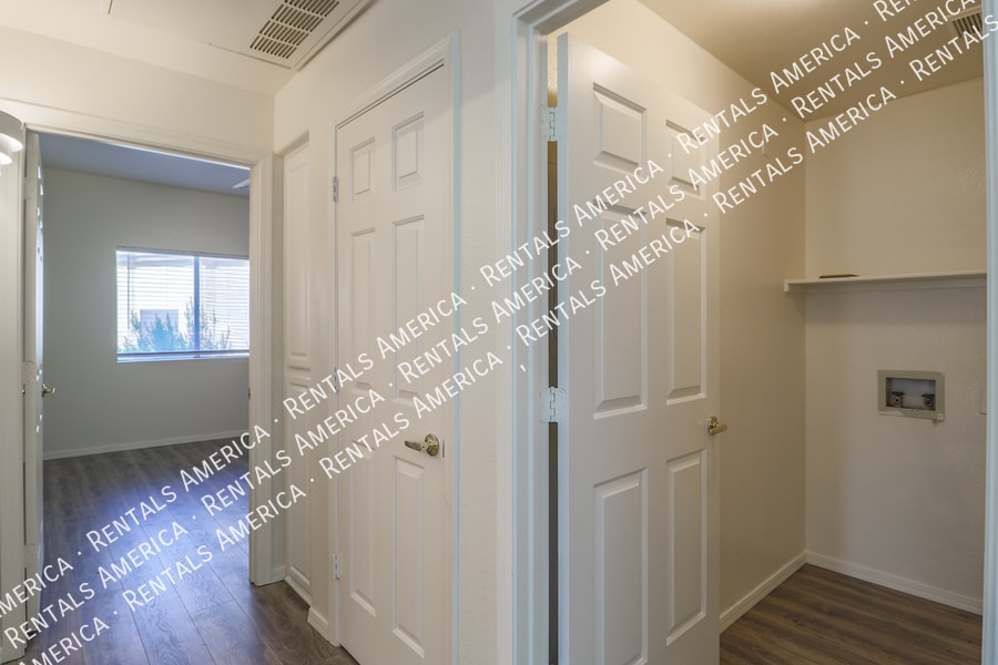Building Photo - 11375 E Sahuaro Dr