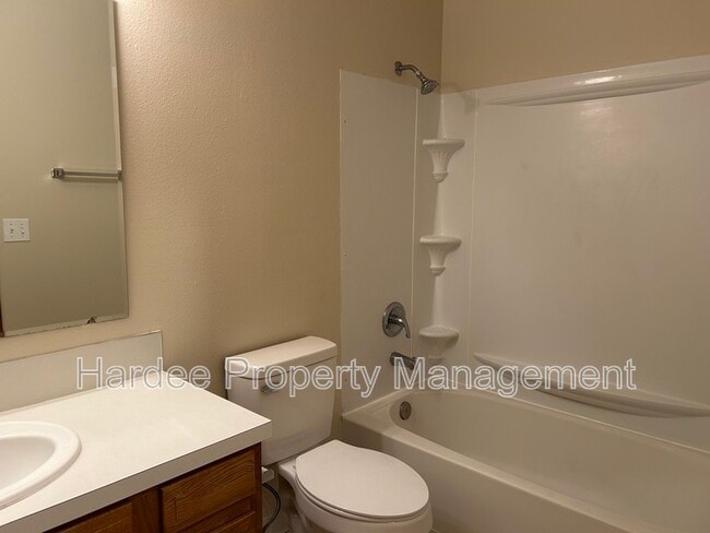 Building Photo - 2254 N Zircon Ave