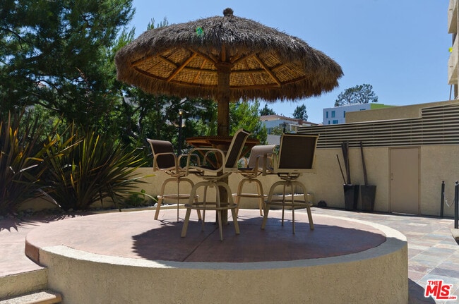 Building Photo - 10982 Roebling Ave