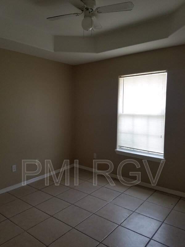 Building Photo - 8314 N Val Verde Rd