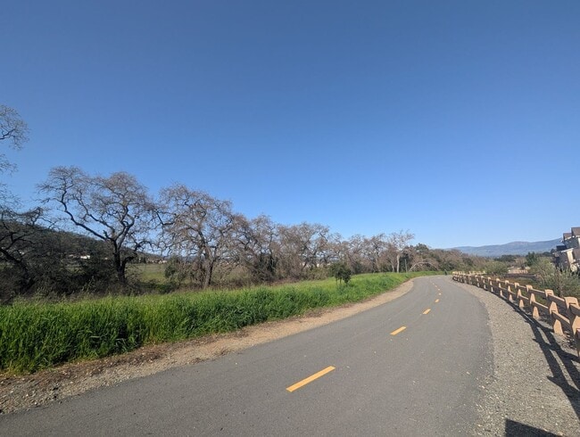 Building Photo - Newer 2 bedroom 2 bath home available!