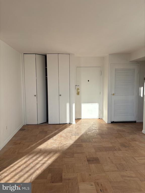 Building Photo - 3450 Toledo Terrace