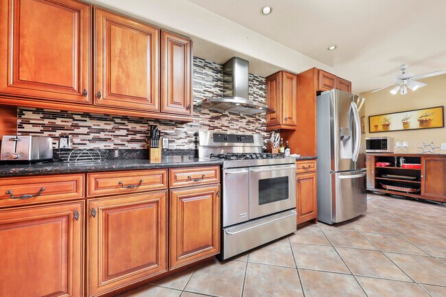 Building Photo - 72816 Mesa View Dr