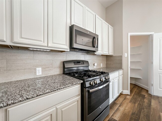 Building Photo - 1613 Cintola Ln