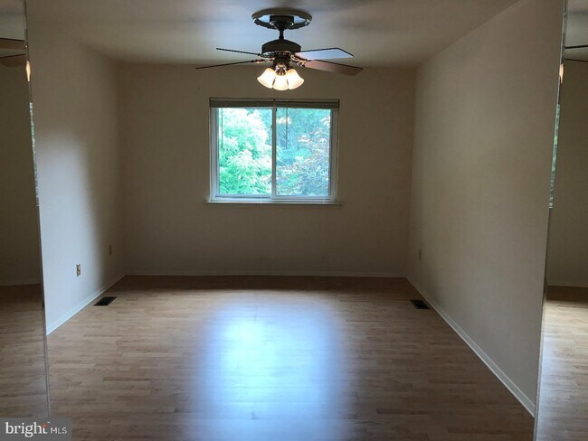 Building Photo - 201 Village Walk