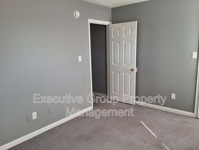 Building Photo - 1113 Crowne Pointe Dr